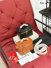 【今日特価】CELINE VANITY Cosmetic Bag - セリーヌ ヴァニティ コスメバッグ