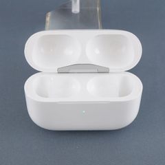 Apple AirPods Pro 充電ケースのみ MagSafe USED品 第一世代 イヤホン エアーポッズ プロ Qi MLWK3J/A 純正 完動品 送料無料 V9985
