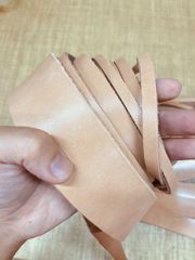 【ヌメ革】革紐 ハギレセット 革テープ 端革 ヌメ色　<幅広含む>　15本セット