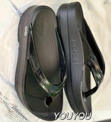 OOFOS WOMEN'S OOMEGA ウーフォス ファッション 厚底 リカバリーサンダル ビーチサンダル  スポーツサンダル  2色選択