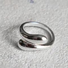 Qroza ドロップ シルバー925メッキ フリーサイズ 指輪 レディース レディース ファッション シンプル 重厚 人気 おしゃれ プレゼント ギフト サテン巾着付