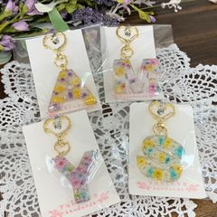 ☆ハンドメイド☆レジンイニシャルキーホルダー☆A M Y S