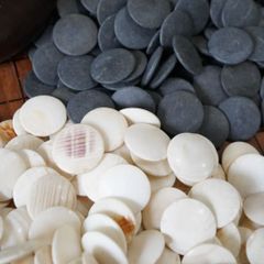 美色・碁石361枚セット】白180枚・黒181枚 木製碁笥付き 蛤碁石／那智