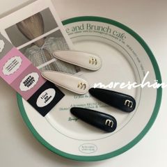 Logo Hair Pin ヘアピン mロゴ mマーク パッチンピン ピン留め ヘアアレンジ ヘアクリップ ヘアセット ヘアアクセサリー ヘアアクセ クリップ ゴールドロゴ ブラック ホワイトベージュ 前髪 髪 頭 髪の毛 飾り 髪留め 韓国 韓国アクセサリー