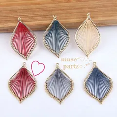 ワインレッド ハープチャームリーフチャーム ボルドー 真紅 エンジ えんじ 赤 ゴールドフレーム アンティーク風 ビンテージ しずく 雫  天使の羽根 悪魔 ハロウィン クリスマス 雪の結晶 葉 花 刺繍糸 枠 フラワーパーツ 水着 着物 春夏秋冬 4個 り