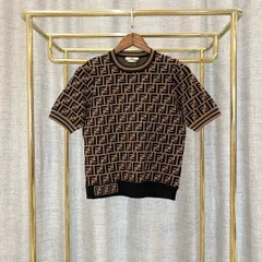 2024年最新】フェンディtシャツの人気アイテム - メルカリ 