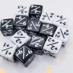 24個 カードゲームアクセサリーと互換性があります CCG MTG マジック ホワイト+1／+1及びブラック-1／-1 ダイス D6 ロイヤルティダイス トークンダイス のダイスカウンター