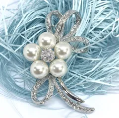 ブローチ クセサリー 花パール ラインストーン 母の日 結婚式 卒業式 入園式 入学式 発表会 上品で素敵な胸飾りパーティーお誕生日 記念日 クリスマスなどの女性への贈り物