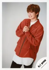 【中古】生写真(ジャニーズ) Aぇ! group/福本大晴/膝上・衣装赤茶・両手重ね・左向き/「僕らAぇ! groupがbrakeしそうですねん?!」グッズオフショット/公式生写真
