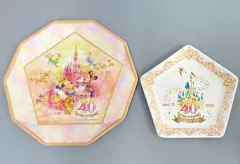 【中古】皿・ボウル 集合＆シンデレラ城(40周年ロゴ) スーベニアプレート(2枚セット) 「東京ディズニーリゾート40周年 “ドリームゴーラウンド”」 東京ディズニーリゾート限定のサムネイル