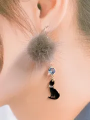 黒猫のゆれるミンクファーと天然石(サファイヤ)のピアス(イヤリング)
