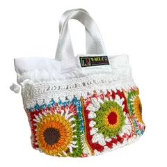 かわいい手編み巾着トートバッグ「ひまわり」 新品 グラニースクエア ハンドメイド かぎ針編み 一点物 カラフル コットン糸またはアクリル糸を使用 ちくちくしない 大容量 内ポケット２つ付き