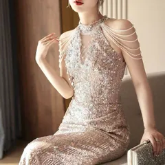 スパンコールにパールがゴージャスなホルターネックロングドレス