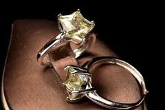 シルバー925◇宝石質 リビアングラス 10x10mm 星型スター 指輪リング(サイズ調整可) 1個売り パワーストーン 天然石 _PRG2080