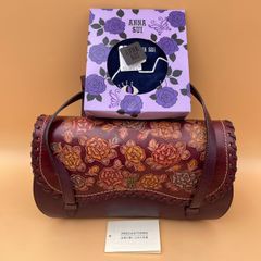 ANNA SUI アナスイ レザー ハンドバッグ/手持ち 鞄/エンボス  ローズ 薔薇 花柄/タオル ハンカチ 猫  ANA8600 付き/ 服飾 (75-2025-0613-KO-004)
