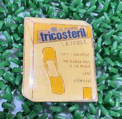 neo tricosterill LAVABLE ピンバッチ