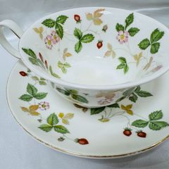 A【ヴィンテージ】WEDGWOOD ウェッジウッド WILD STRAWBERRY ワイルドストロベリー カップ＆ソーサー 1客 ティーカップ 黒壺  Bone China ブランド 食器