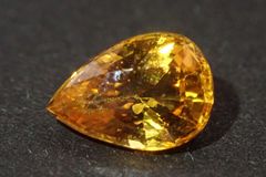 天然イエローサファイア ルース 0.54ct 約5mm×4mm