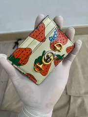 2025年最新】gucci いちごの人気アイテム - メルカリ