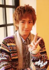 【中古】生写真(ジャニーズ) Hey! Say! JUMP/八乙女光/バストアップ・衣装ベージュ・カラフル・左手ピース・背景黄/「Hey! Say! JUMP NEW YEAR CONCERT 2012」フォト