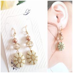 E266 ハンドメイド アクリルビーズ アンティーク ピアス イヤリング
