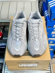 ★USED品★ adidas 【YEEZY BOOST 700 V2】