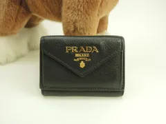 プラダ ミニウォレット 型押レザー 黒 立体ロゴ スモールウォレット 3折財布 美品@181E