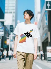 音楽ファン必携！LIVE AID レトロギター T シャツ 100% コットン素材で肌触り超スッキリ カラフルなギターデザインが音楽魂呼ぶ 快適着心地で日常のコーデにロック感注入