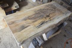 アウトレット トチ(橡)の一枚板 長さ約100cm 幅約44～50cm 厚さ約4.3cm DIY用 Z115