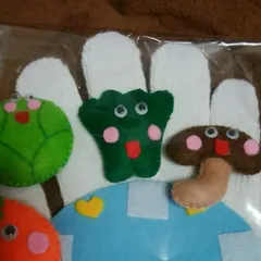 食育にも　手縫い　綿入り立体型手袋シアター　リンゴがゴロゴロゴロ