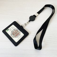 パスケース 定期入れ レディース メンズ 横型 カードケース 伸縮リール付き ストラップ 横使い ブラック 黒 黒色 クリア窓付き 社員証
