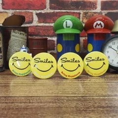 ハッピー♪ スマイル 缶バッジ 44mm 缶バッチ アメリカン アメリカン雑貨 キャップ キャスケット ことわざ 「笑顔は幸せを呼ぶ」名言