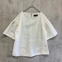 Te chichi CLASSIC　テチチクラシック　 半袖ブラウス　白×総柄　レディース　Mサイズのサムネイル