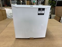 M192 メーカー：ハイアール　電気冷蔵庫　40L 型式：JR-40KL　年式：2019年