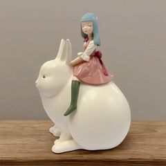 オブジェ 置物 ウサギの上に乗っている女性 インテリア リビング ダイニング 玄関 寝室 装飾 オーナメント 樹脂 プレゼント ギフト オシャレ ユニーク 癒しグッズ