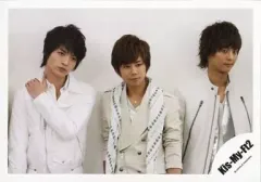 【中古】生写真(ジャニーズ) Kis-My-Ft2/玉森裕太・藤ヶ谷太輔・北山宏光/横型・衣装白・玉森左手肩・背景白/公式生写真