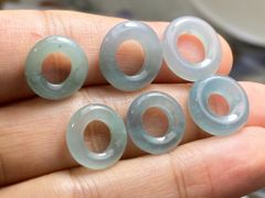 RS11-64 糯氷種 薄灰緑 玉壁 平安守り ドグアテマラ産 A貨 本翡翠 ルース