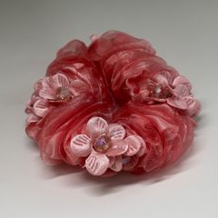ふんわり花びらピンクシュシュ