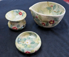 京焼　清水焼・陶泉窯　（藪椿）　片口酒器・酒盃・箸置きセット