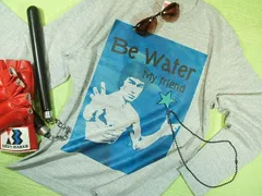 Bruce LEE ブルース・リーの長袖Ｔシャツ【土日も発送・送料無料】（サイズ：S 、M 、L 、XL 、2XL ）ブルースリーの名言長袖Tシャツ　水になれ友よ　ロンＴ　ブルースリー　李小龍の長袖Tシャツ　Bruce LEE T-shirt【無料ラッピング】