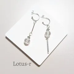 【金属アレルギー対応】クリア ダイヤカット アシンメトリー フープ ピアス