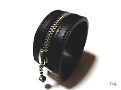 30mm ZIP SLIDE スタッズリストバンド【UKstyle】 レザーブレス 本革 ロック パンク ロカビリー ライダース スタッズブレス
