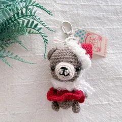 あみぐるみキーホルダー　くま　サンタワンピース
