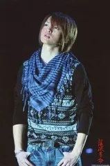 【中古】生写真(ジャニーズ) Kis-My-Ft2/玉森裕太/ライブフォト・膝上・ストール・衣装緑、黒・「新春滝沢革命」/2Lサイズ公式生写真