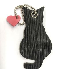 本革 レザーストラップ 	黒猫 ハート付き ストラップ ハンドメイド/工房エールヨコハマ