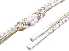 着物美人 送料込み 帯締め パーツ付き くすみ 振袖帯締め 成人式帯締め 着物帯締め 組紐 紐 帯締めくすみ 帯締め白 帯締め金 振袖 着物 成人式 結婚式披露宴 パーティー 振袖用 振袖小物 着付け小物 【 白 金 パール つまみ細工 】m351403E