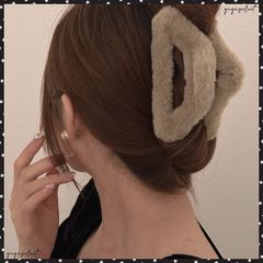 ファーバンスクリップ 韓国 ヘアクリップヘアアクセサリー きれいめクリップ 大きめ まとめ髪グッズ 簡単ヘアアレンジ 髪留め 大人かわいい お洒落 髪飾り 秋冬ヘアクリップ髪多い モコモコ シンプル ハーフアップグッズ