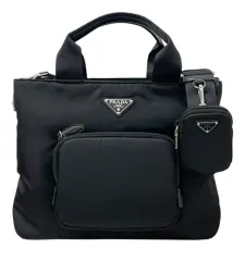 プラダ ラージ PRADA Re-Nylon Cini パデッドショルダーバッグ プラダ ラージ PRADA Re-Nylon Cini パデッドショルダーバッグ