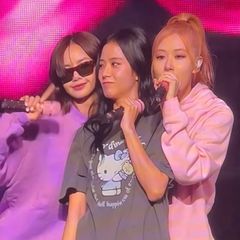 【BLACKPINK jisoo 着用】 Pigment T-shirts Tシャツ 半袖 チャコールグレー ブラックピンク ジス Ordinary Holiday × Hallo Kitty オーディナリーホリデー ハローキティ コラボTシャツ 韓国