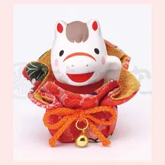 干支置物　錦彩　招福午（ふく福巾着）　◎2個目～大幅値引き対象商品　※オブジェ,開運,縁起物,寿,古来,伝統,ドール,リーズナブル,レトロモダン,お正月,迎春,十二支,うま,馬,飾り,個性的,2026年,令和8年,陶器,陶製,可愛い,かわいい,ファンシー,正面